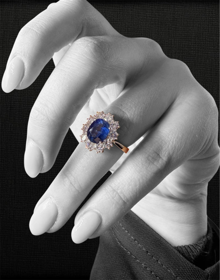 Sfavillante Anello Zaffiro e Diamanti