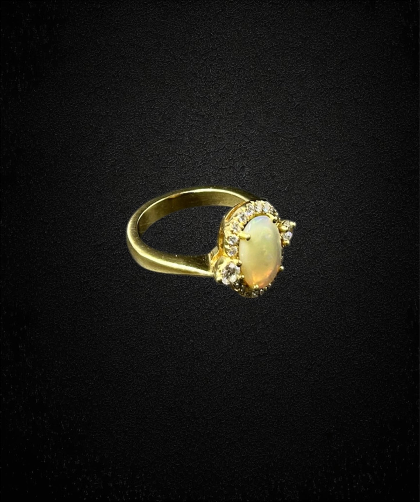Anello con Opale Arlecchino e Diamanti