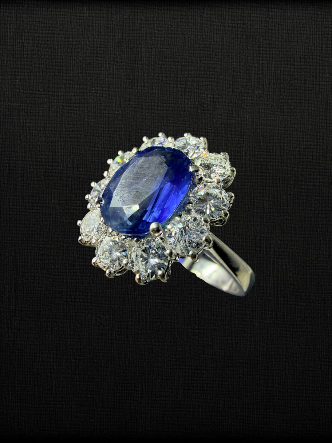 Sfavillante Anello Zaffiro e Diamanti