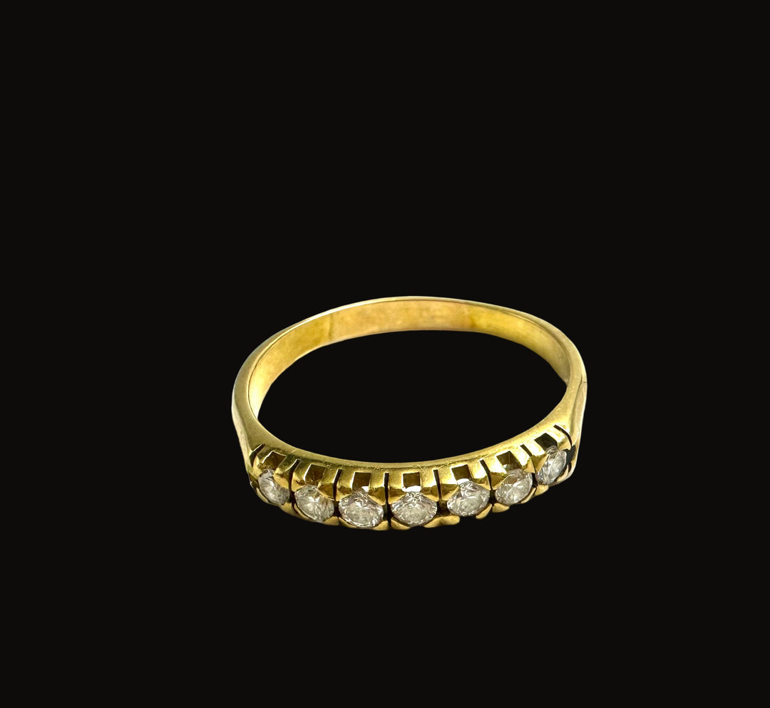 Anello a riviere con diamanti ct. 0,35. Anni Sessanta