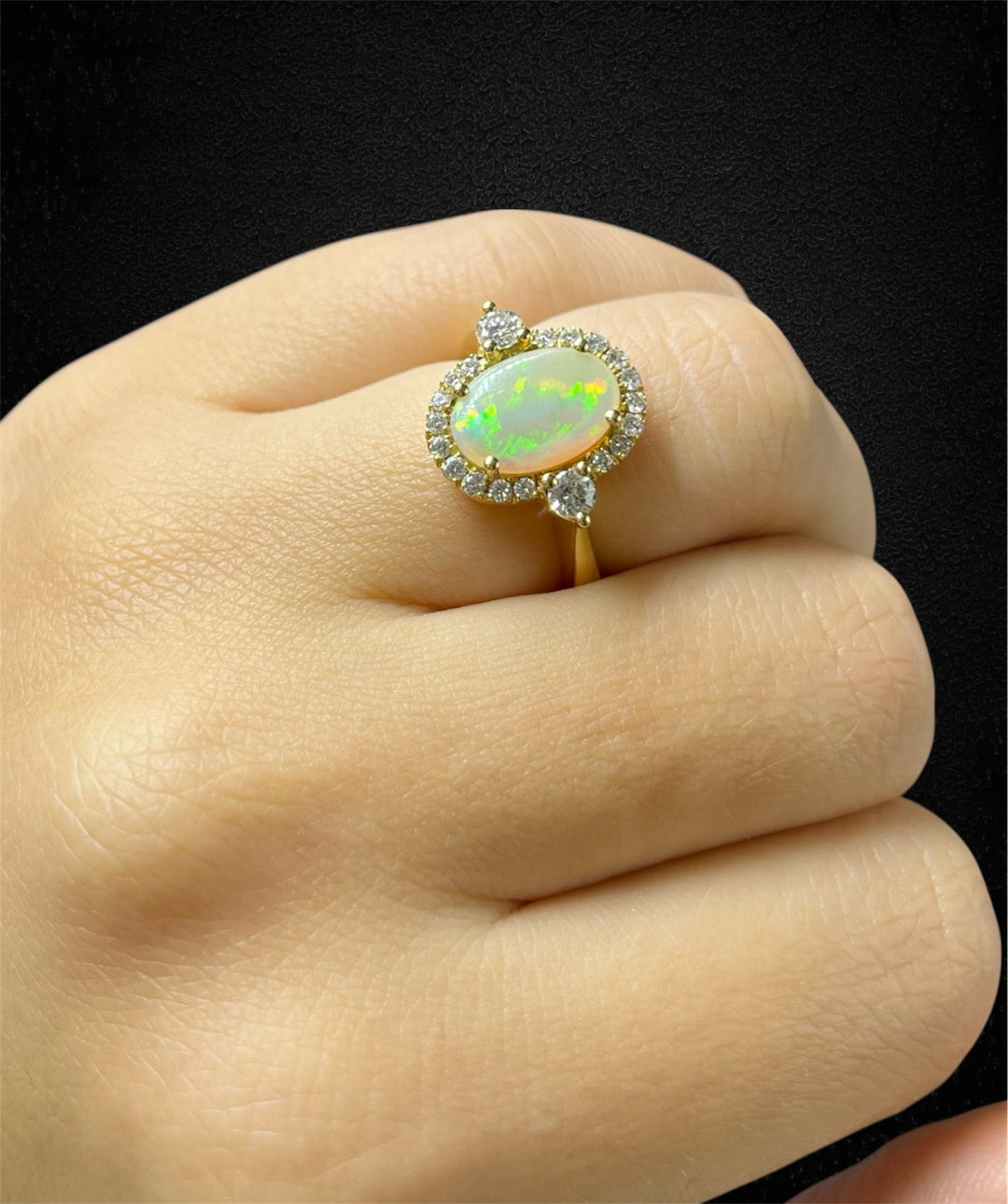 Anello con Opale Arlecchino e Diamanti