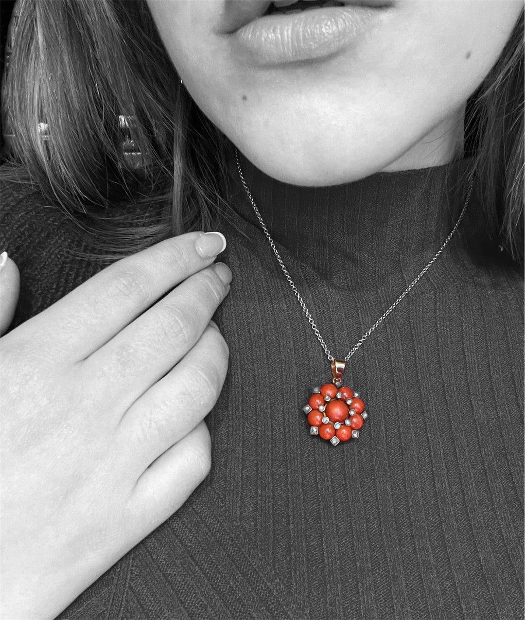 Ciondolo Stellato Corallo e Diamanti