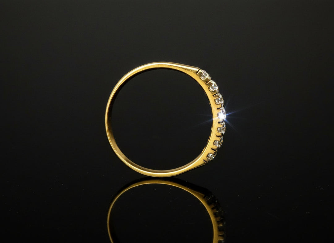 Anello a riviere con diamanti ct. 0,35. Anni Sessanta