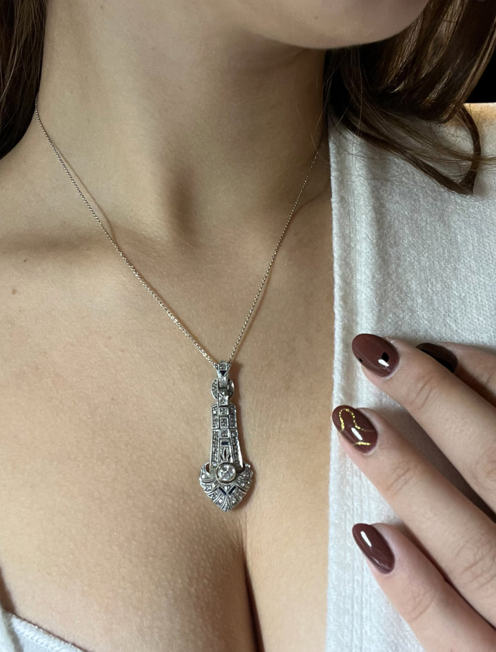Pendente Art Deco in platino, diamanti e zaffiri