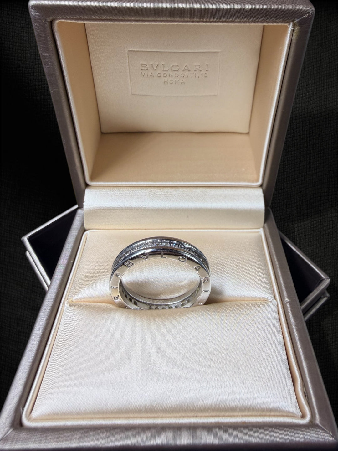 Bvlgari B.zero1 – Anello in Oro Bianco con Pavé di Diamanti