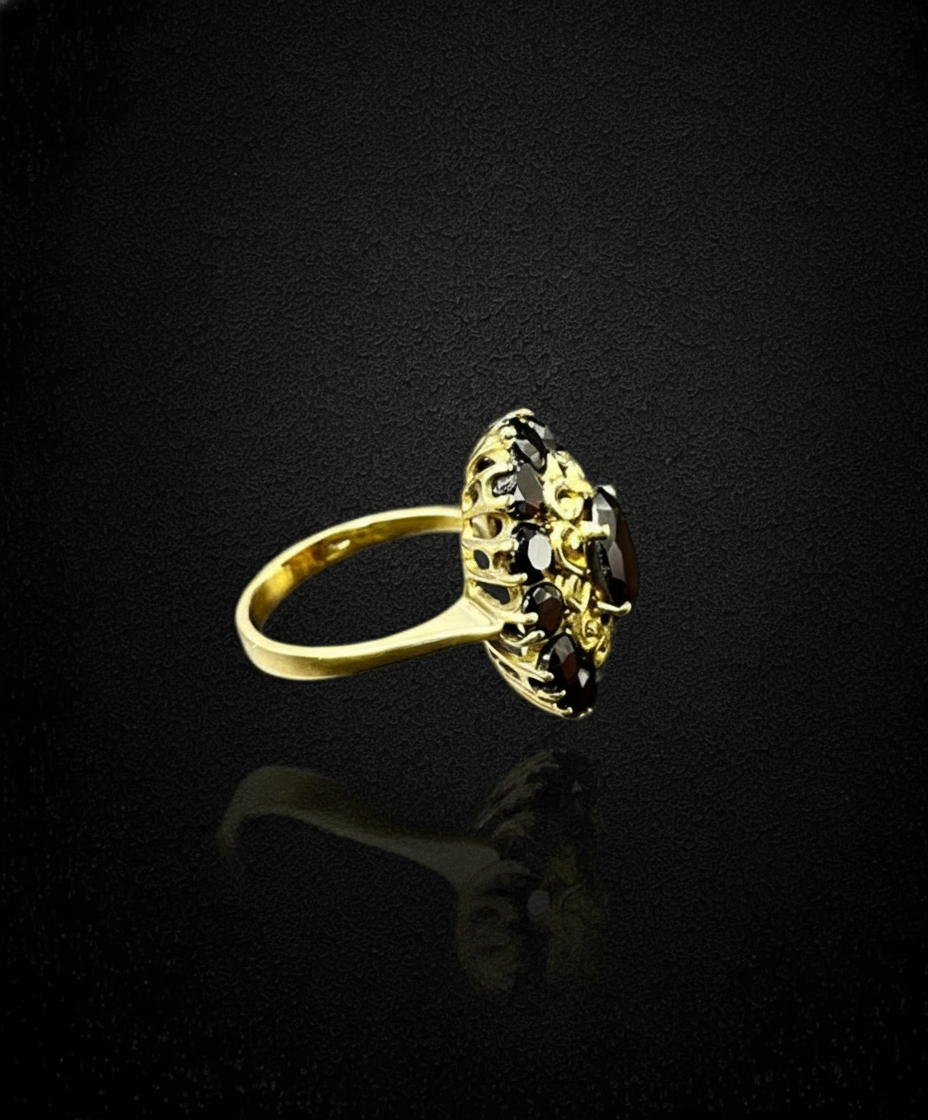 Maestoso Anello con Granato Piropo