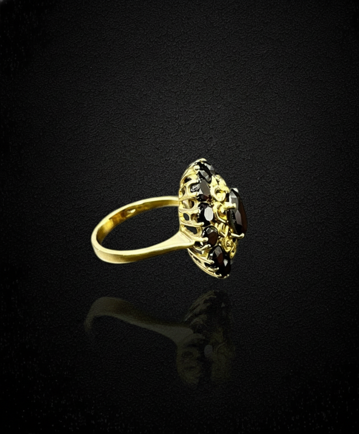 Maestoso Anello con Granato Piropo