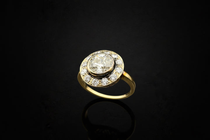 Anello Halo in Oro Giallo con Diamante Centrale 2,30 ct