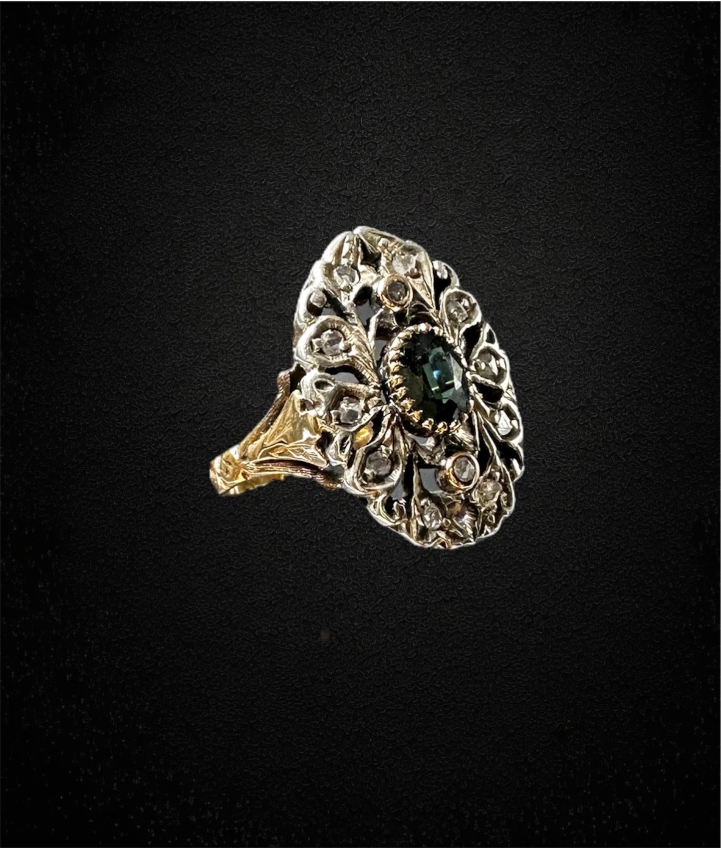 Anello in Stile Barocco con Peridot e Diamanti