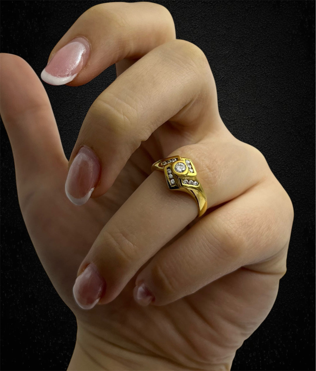 Anello Romboidale con Diamanti