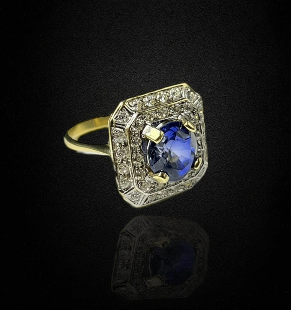 Anello Ottagonale con Zaffiro Verneuil e Diamanti