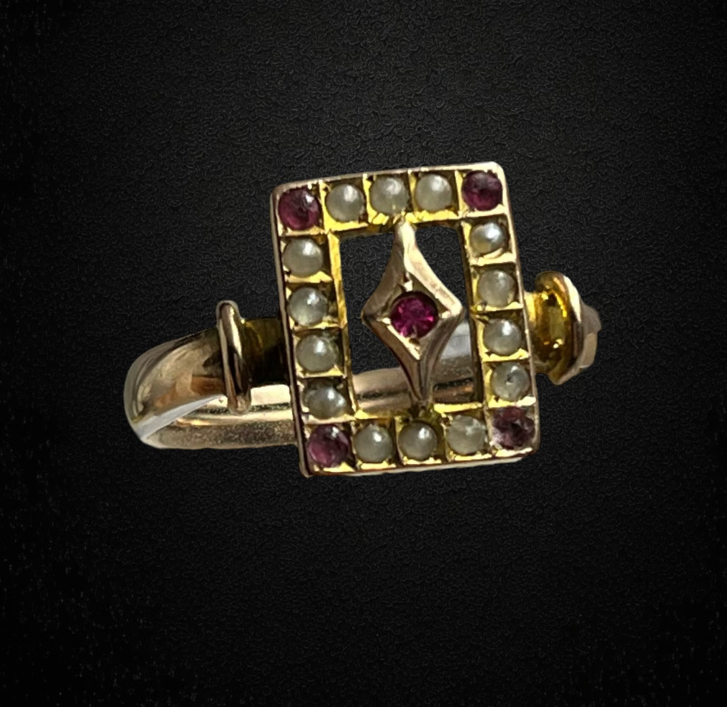 Anello primi '900 con rubelliti e micro perle