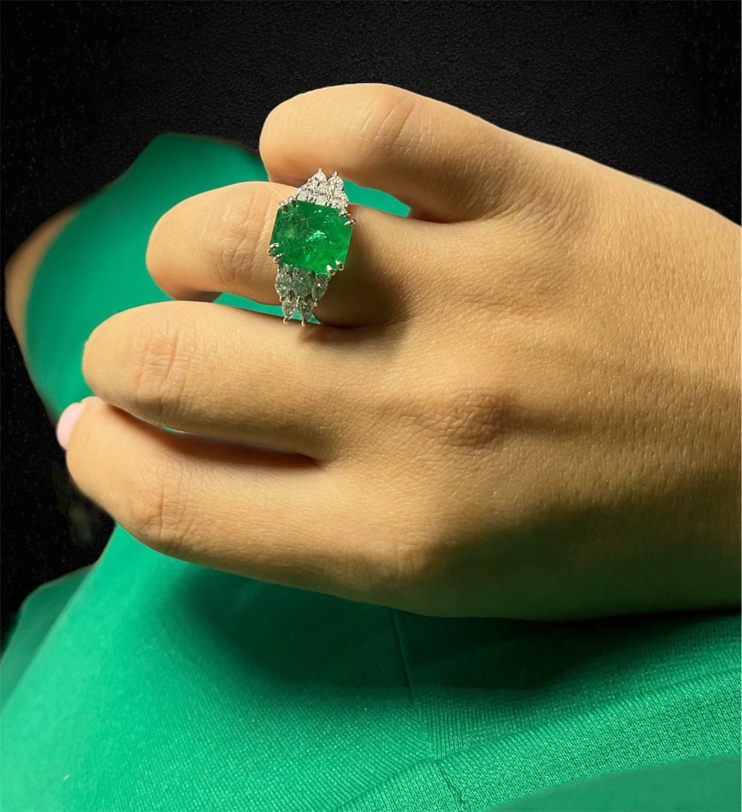 Strepitoso Anello con Smeraldo di Nostra Creazione