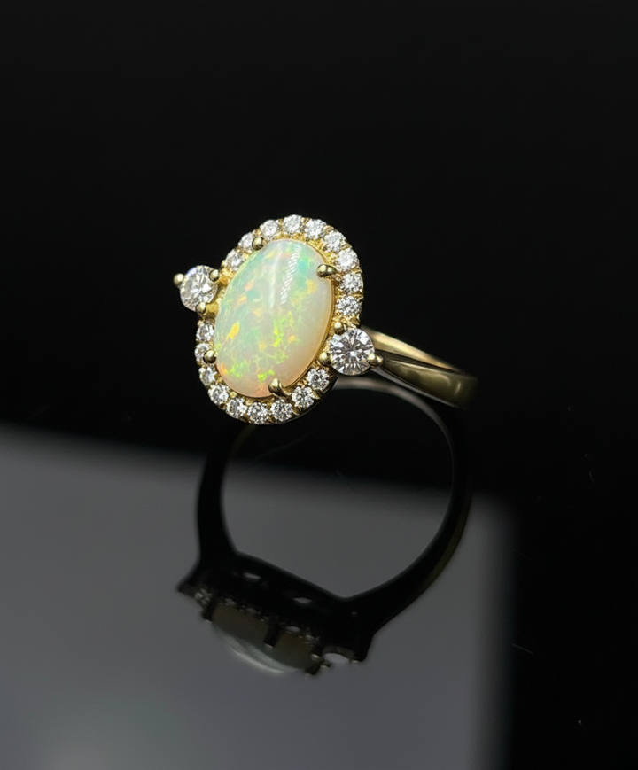 Anello con Opale Arlecchino e Diamanti