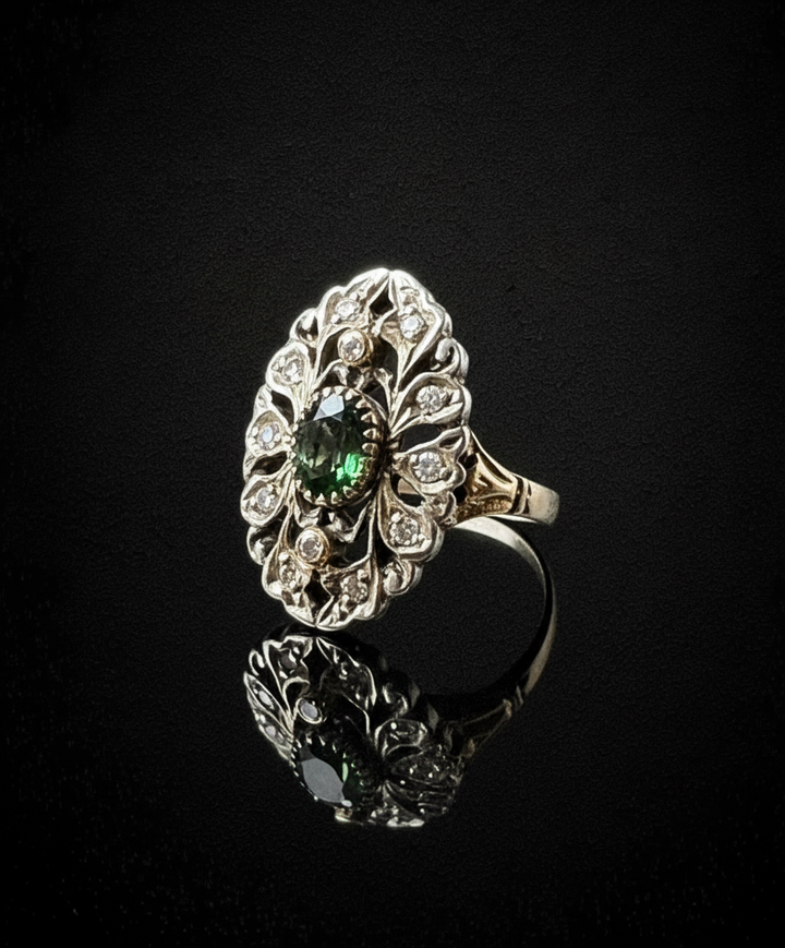 Anello in Stile Barocco con Peridot e Diamanti