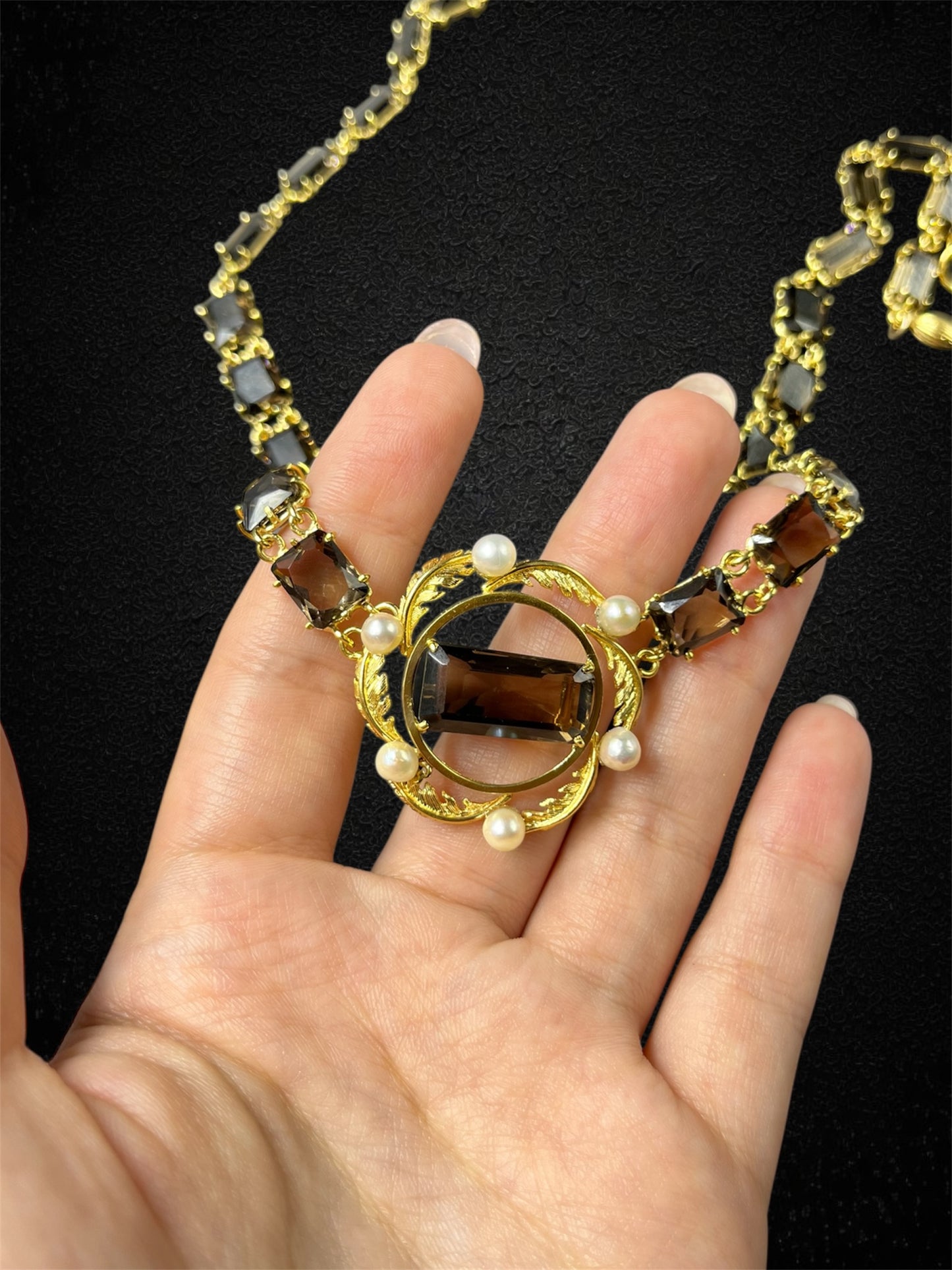 Collier in oro giallo 18K con quarzi fumé – Italia, anni ’60