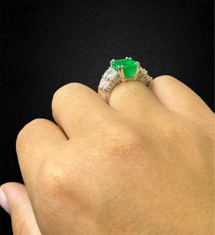 Strepitoso Anello con Smeraldo di Nostra Creazione