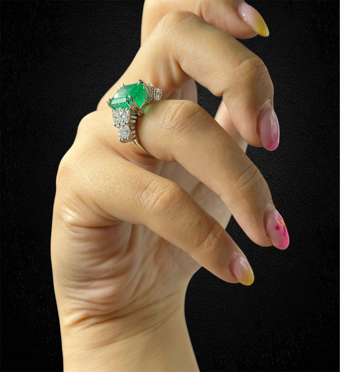 Strepitoso Anello con Smeraldo di Nostra Creazione