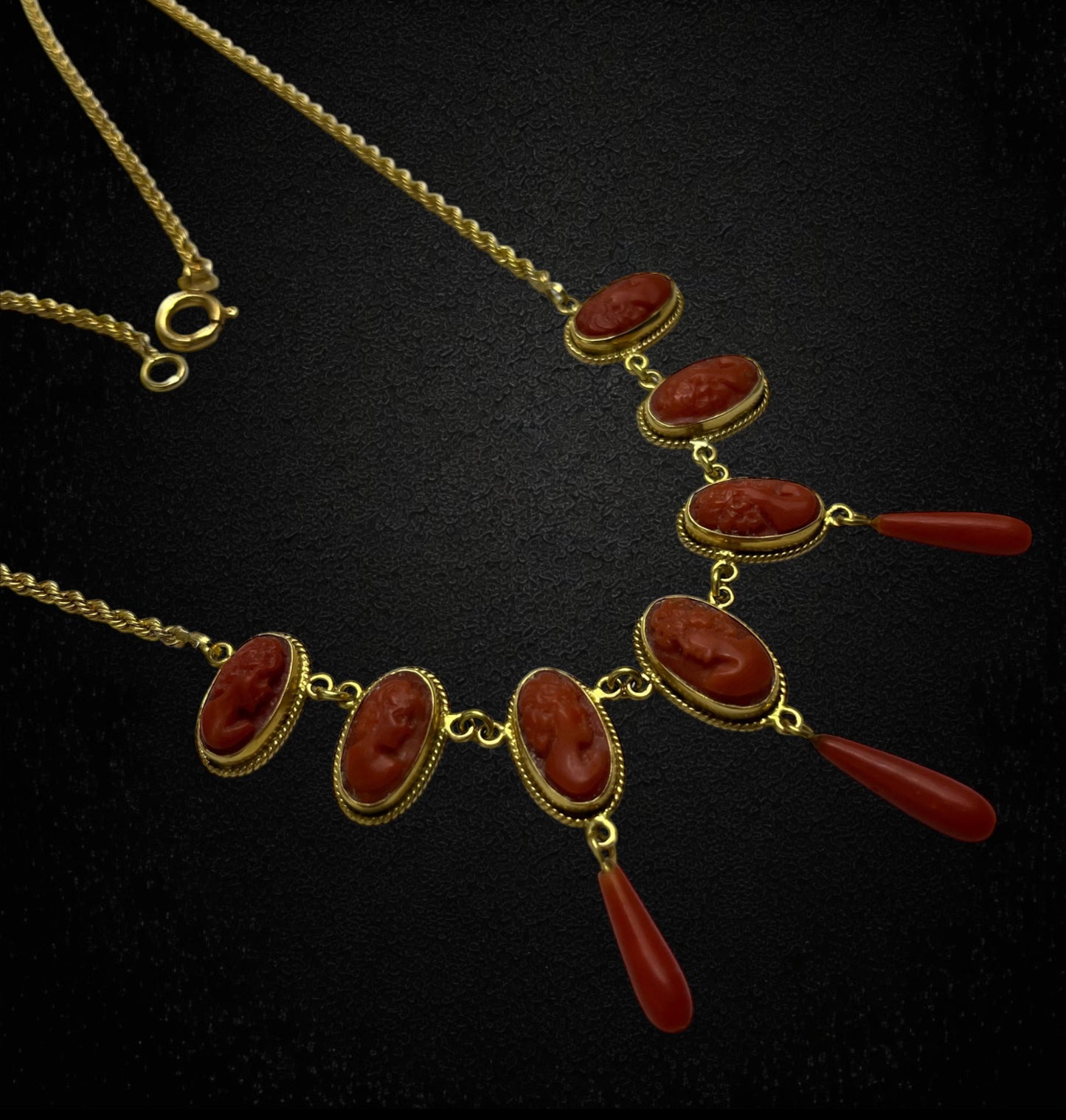 Collier in oro giallo con cammei, ispirato alla Roma antica