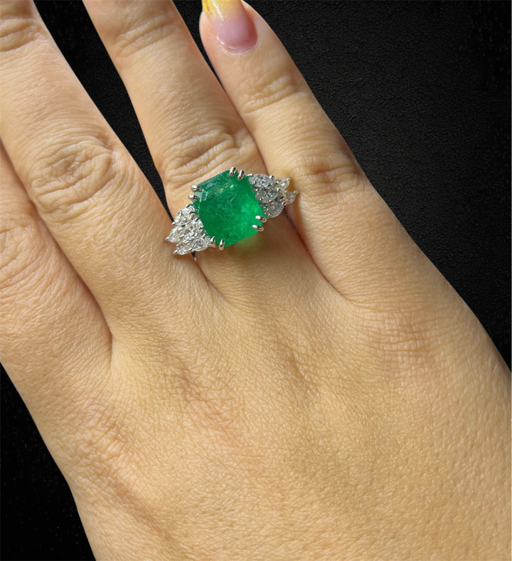 Strepitoso Anello con Smeraldo di Nostra Creazione