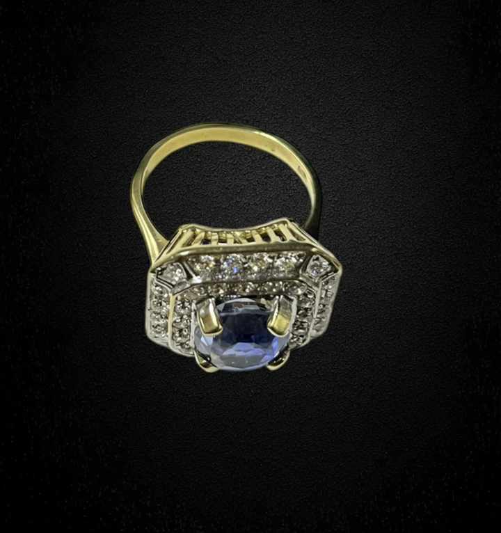 Anello Ottagonale con Zaffiro Verneuil e Diamanti