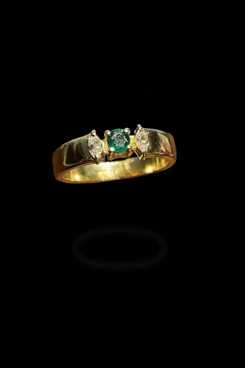Anello da mignolo con smeraldo e diamanti marquise, produzione italiana anni '90