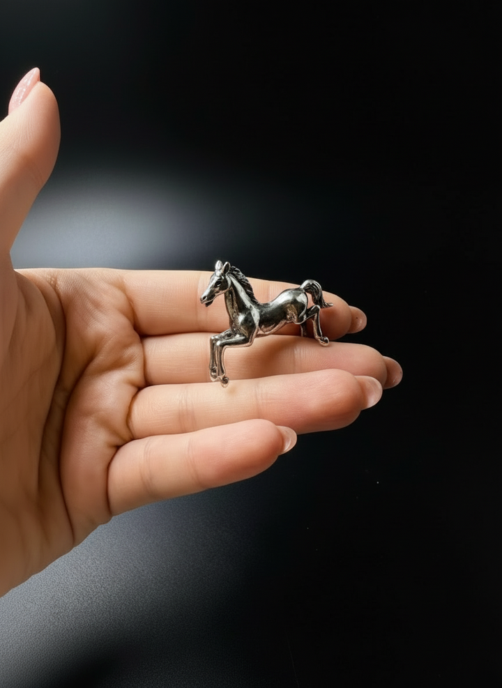 Cavallo al Galoppo in Argento