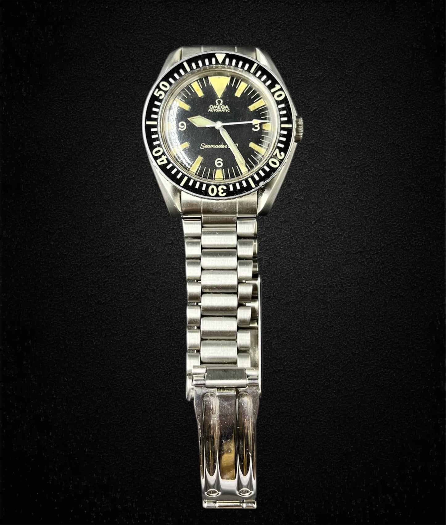 Omega Seamaster 300 "big triangle diver" Ref. 165.024 (1968)