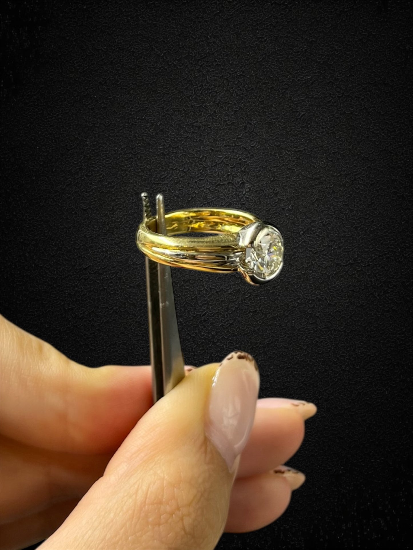 Anello in oro giallo e bianco 18K con diamante naturale 1,45 ct — Produzione Valenzana