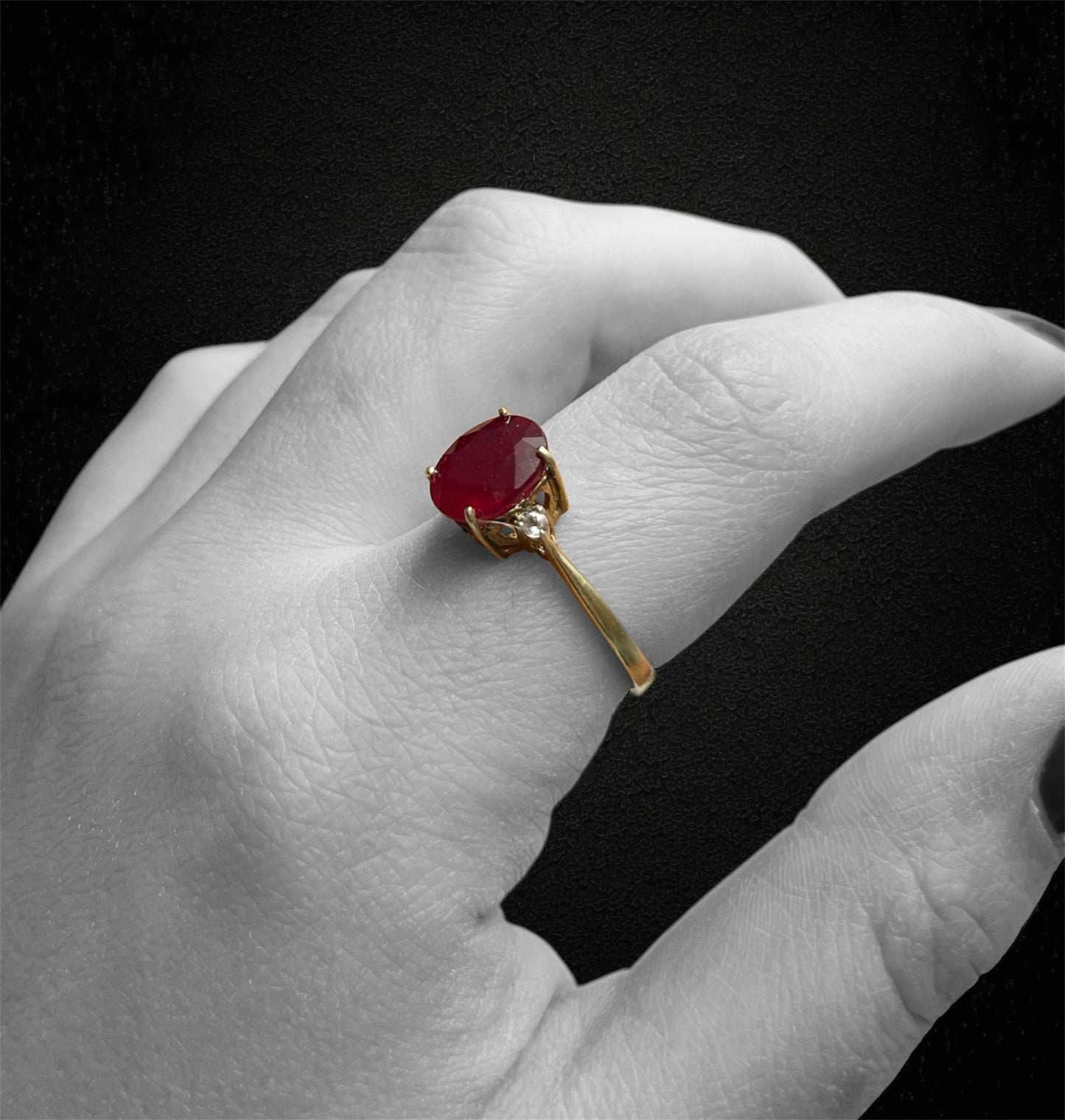 Anello di design con pietra rossa, argento 925