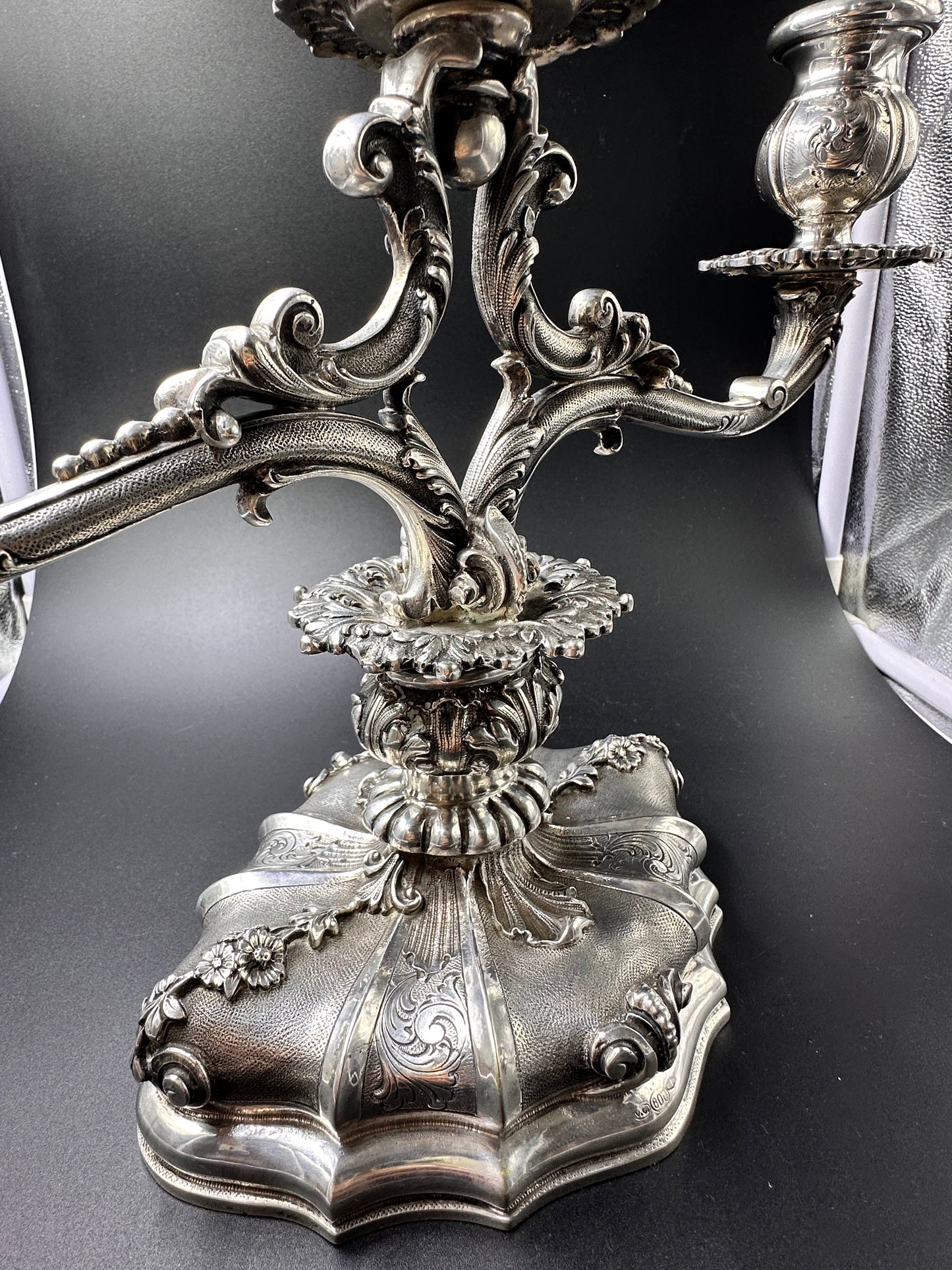 Candelabro in argento a tre braccia – VALLE' & GANDINI, Milano