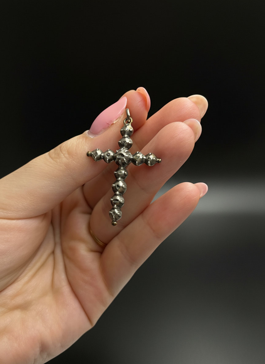 Croce di Stile Gotico con Diamanti a “Rosa”, XVIII secolo.