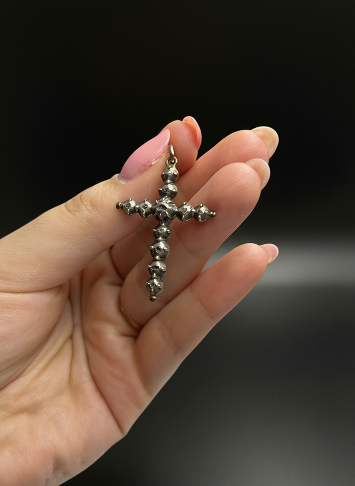 Croce di Stile Gotico con Diamanti a “Rosa”, XVIII secolo.