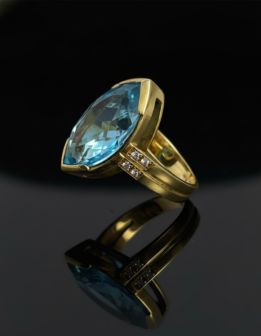 Anello con Topazio Marquise e Diamanti
