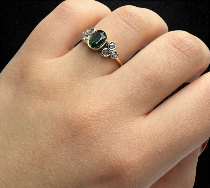 Anello a Fascia con Zaffiro e Diamanti