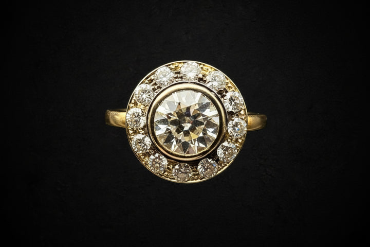 Anello Halo in Oro Giallo con Diamante Centrale 2,30 ct