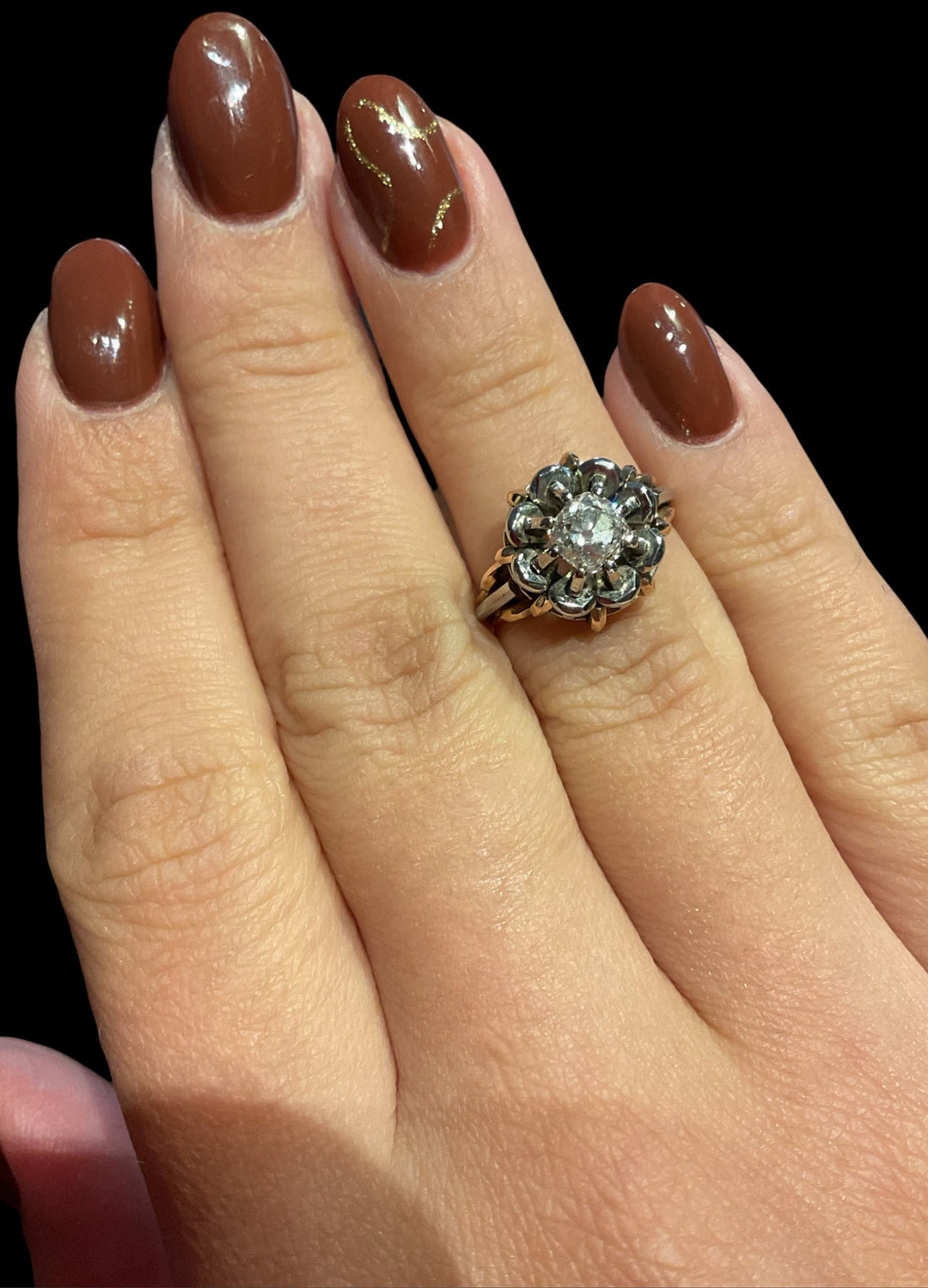 Anello vintage con diamante centrale a solitario