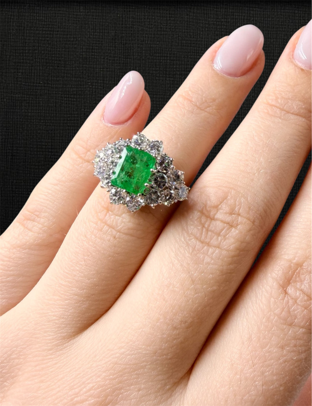 Principesco Anello Smeraldo e Diamanti