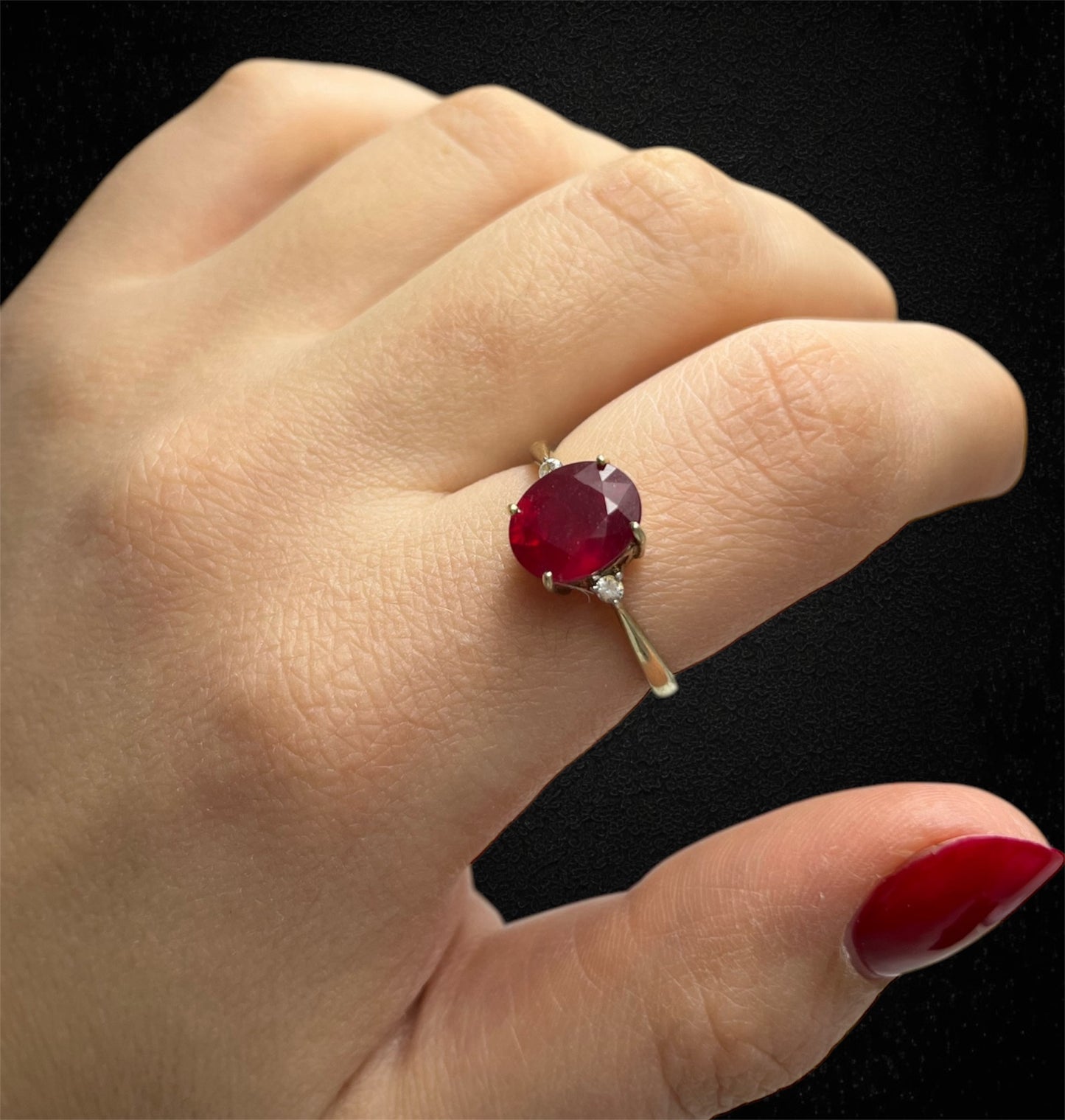 Anello di design con pietra rossa, argento 925