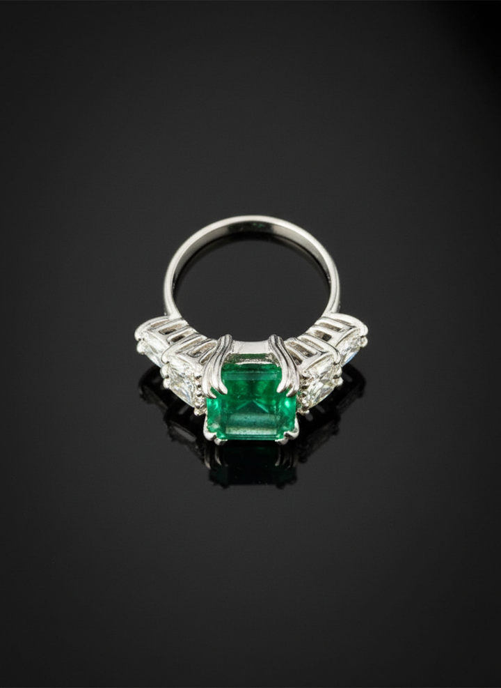 Strepitoso Anello con Smeraldo di Nostra Creazione