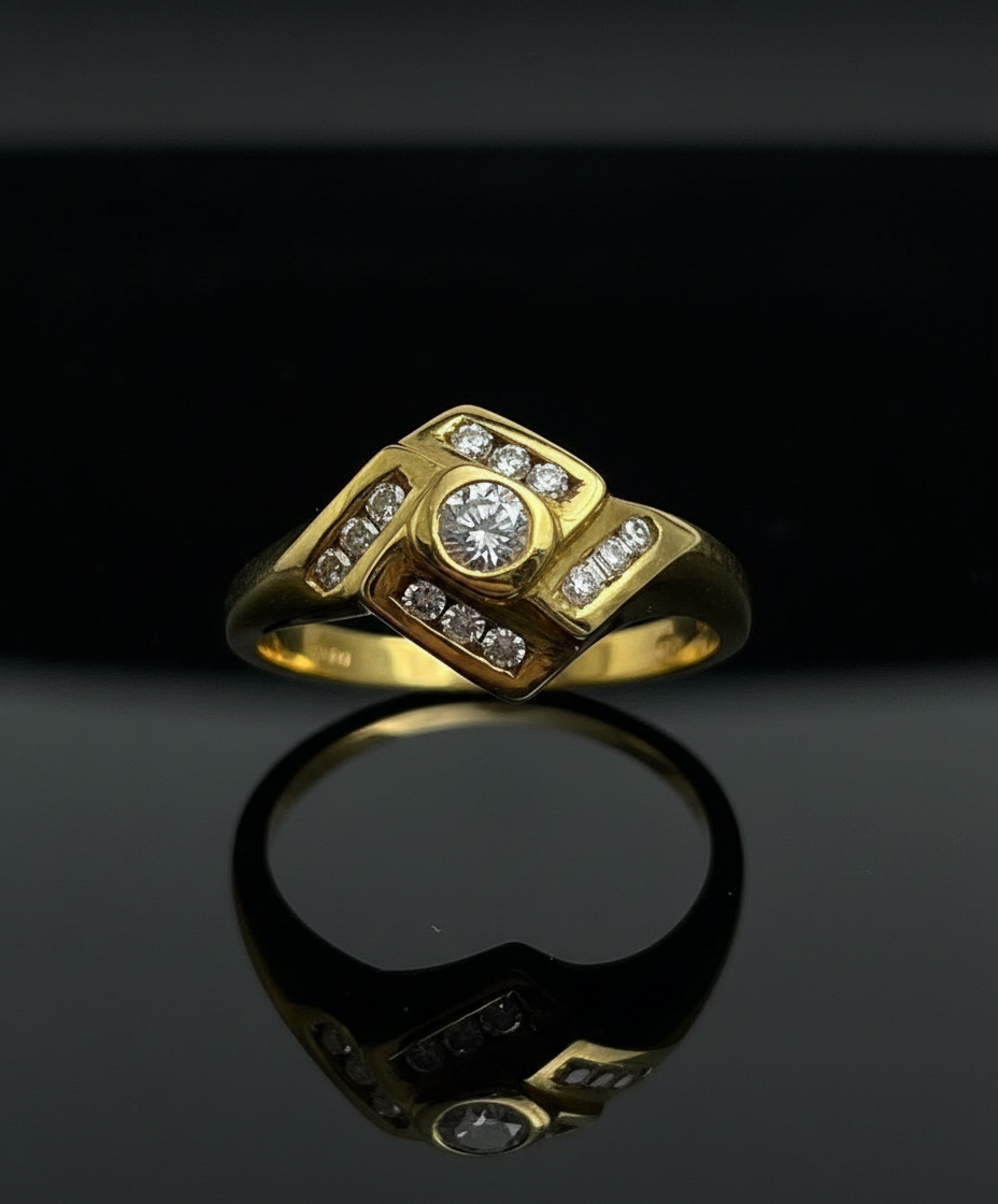 Anello Romboidale con Diamanti