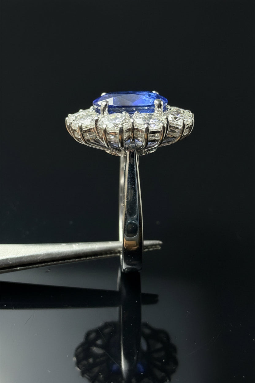 Sfavillante Anello Zaffiro e Diamanti