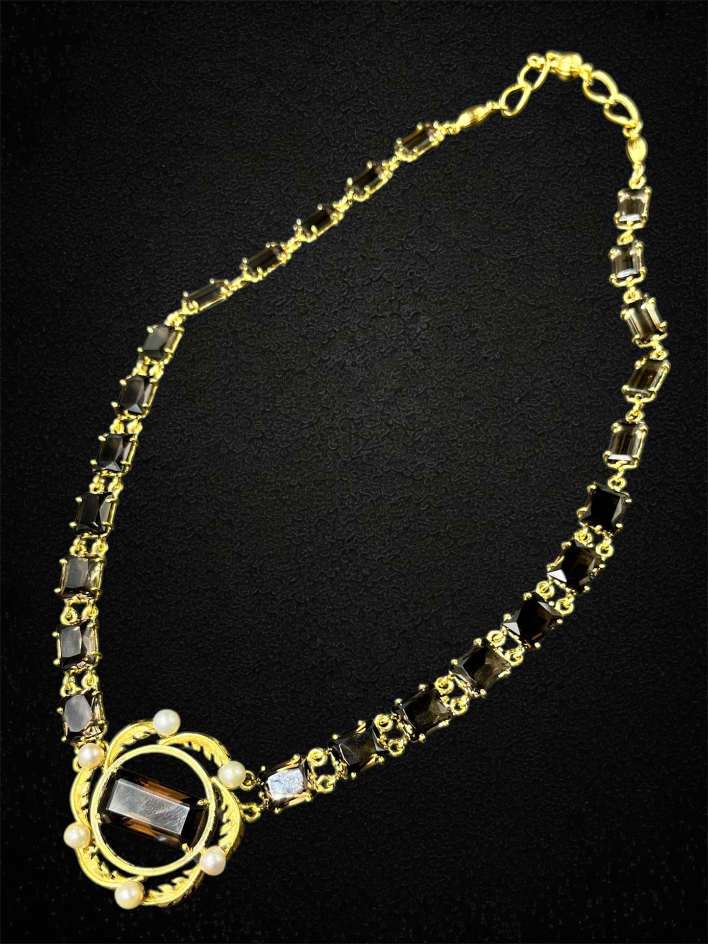 Collier in oro giallo 18K con quarzi fumé – Italia, anni ’60