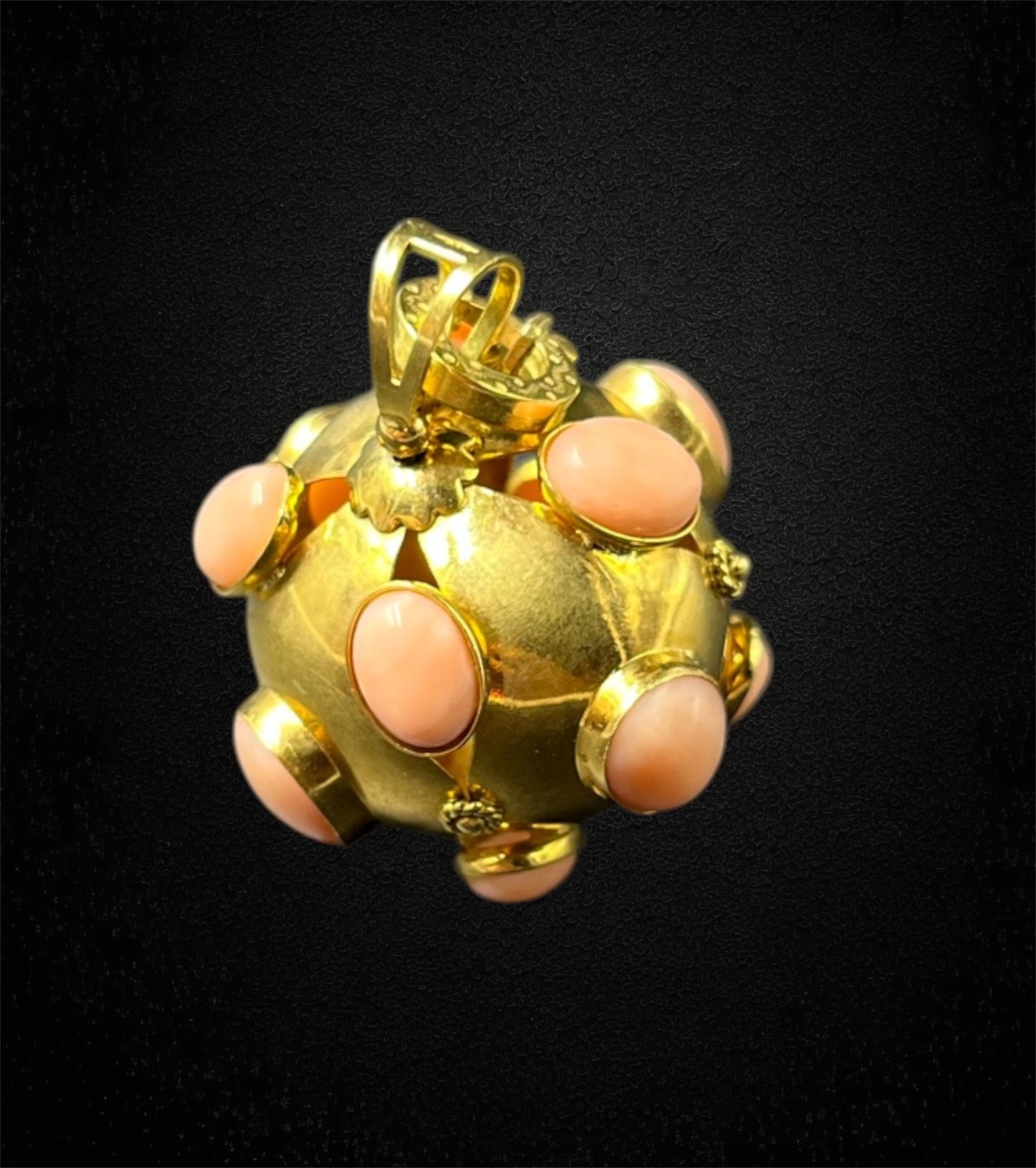 Ciondolo “mina” in oro giallo 18K con inserti in corallo rosa — Italia, anni ’60 (Copia)