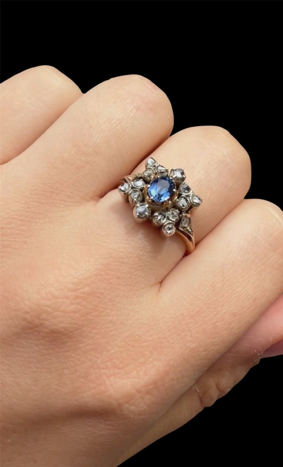 Anello stellato anni ’30 con zaffiro e diamanti naturali