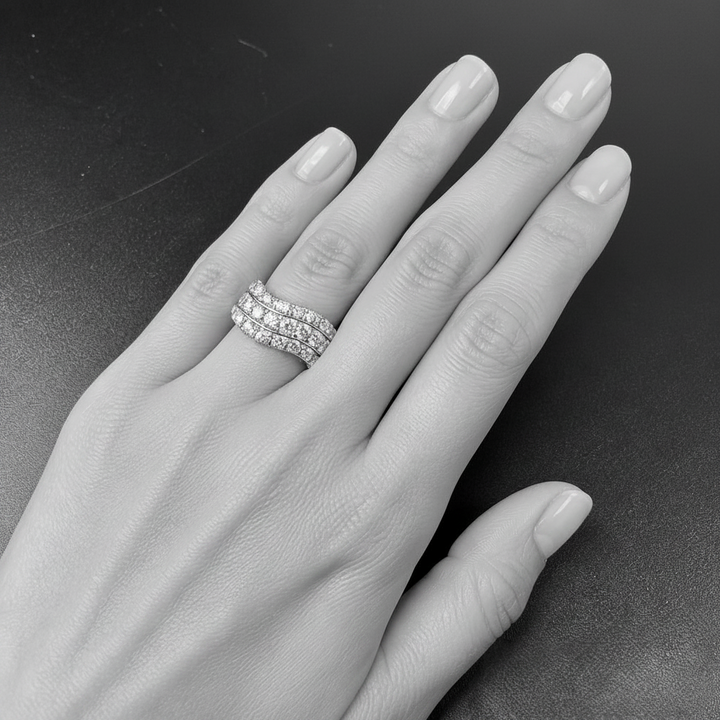 Anello a onda con diamanti