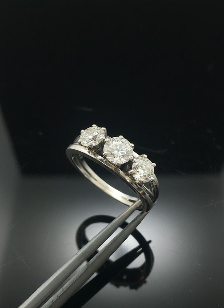 Trilogy in Oro Bianco con Diamanti