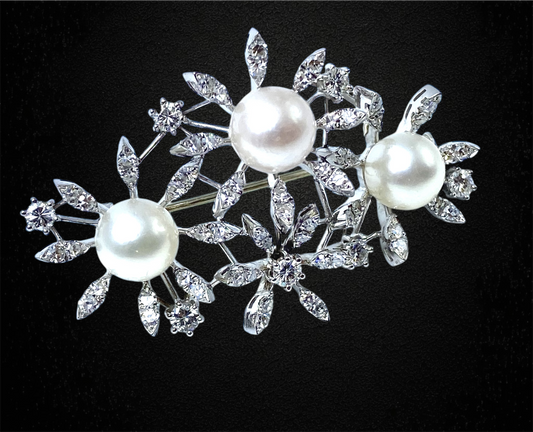 Refined "daisies" brooch with diamonds and pearls