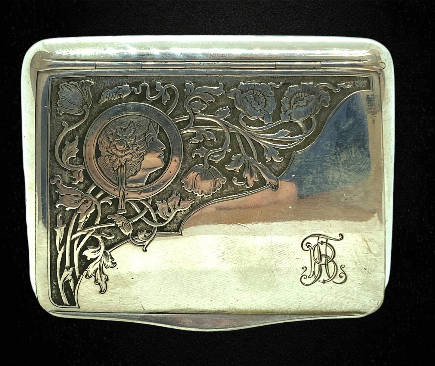 Silver cigarette box. Wien, about 1890