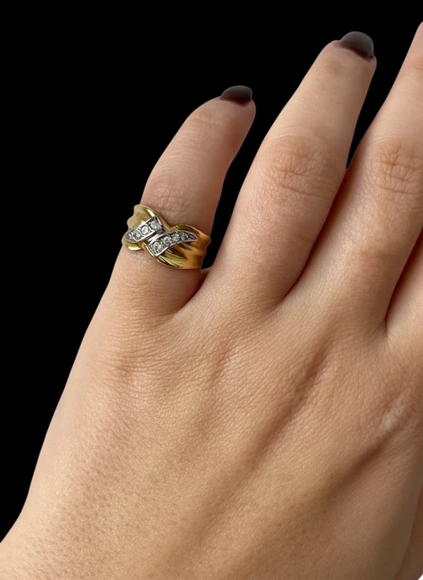 Anello da Mignolo Italiano, in Oro Giallo e Diamanti